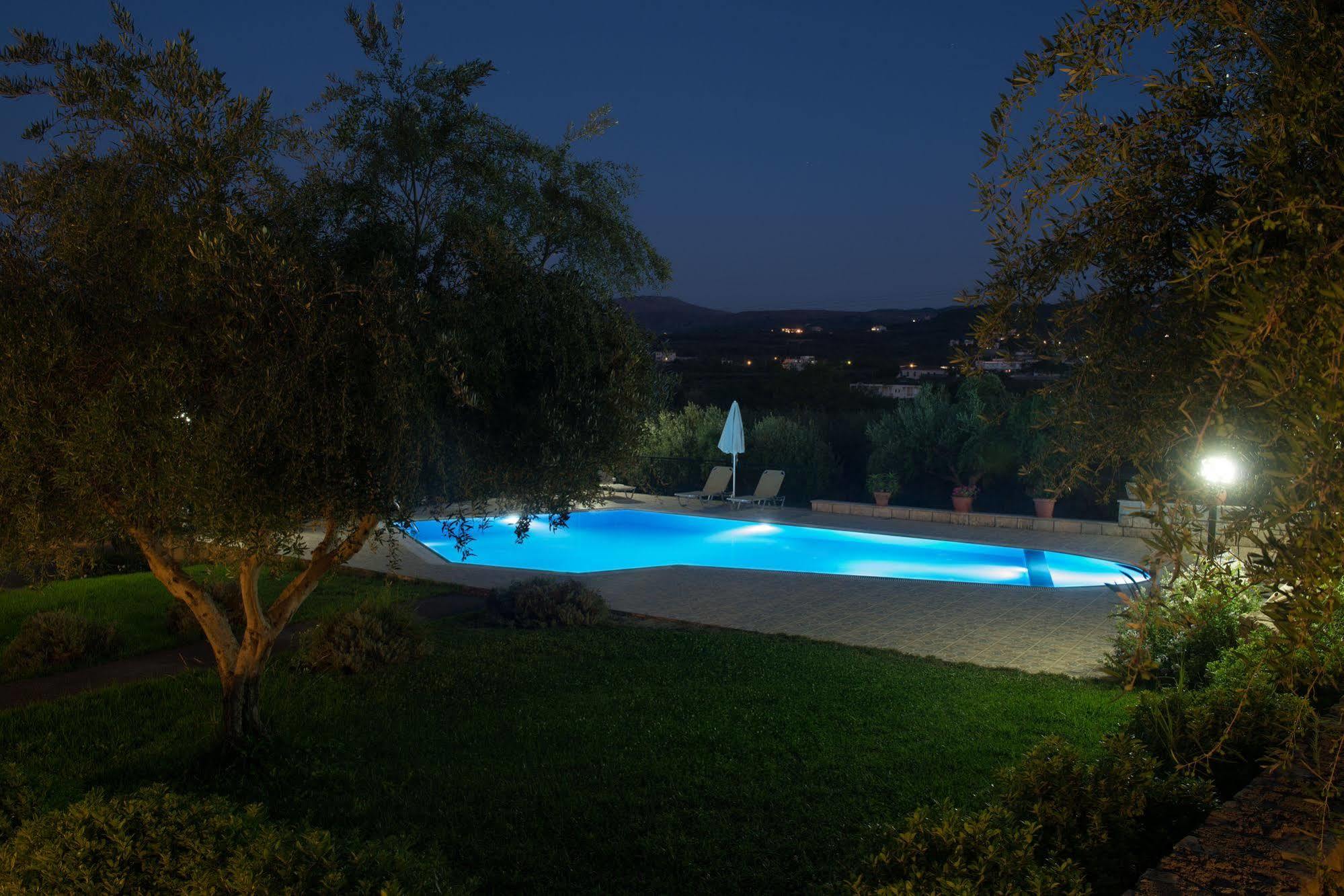 Lefkothea Villas With Large Pool, Bbq & Playground Adelianos Kampos Exteriér fotografie