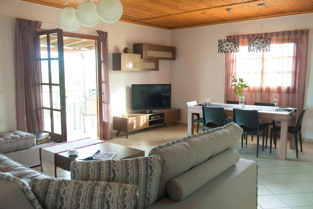 Lefkothea Villas With Large Pool, Bbq & Playground Adelianos Kampos Exteriér fotografie